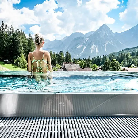 Ξενοδοχείο Larchenhof 4*